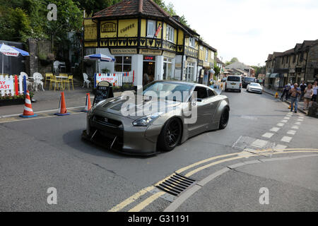 Nissan GTR modification custom car d'une croisière sur la partie inférieure de la Gorge de Cheddar, Juin 2016 Banque D'Images