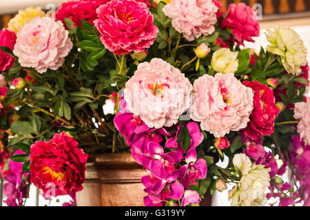 Belle délicat bouquet de roses, d'orchidées et autres fleurs. Libre. Banque D'Images