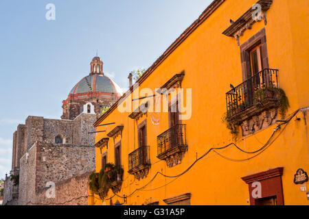 Le dôme de la chapelle de l'Immaculée Conception connue sous le nom de nonnes dans le centre historique de San Miguel de Allende, Mexique. Banque D'Images