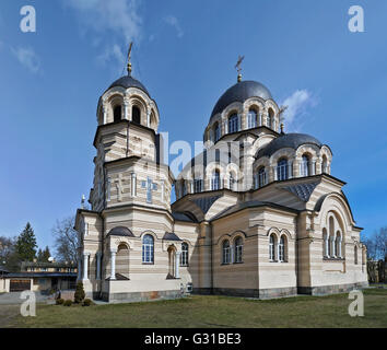 VILNIUS, LITUANIE - Avril 02, 2016 : le temple du signe de la Mère de Dieu est situé sur la rive du fleuve Neris près du brid Banque D'Images