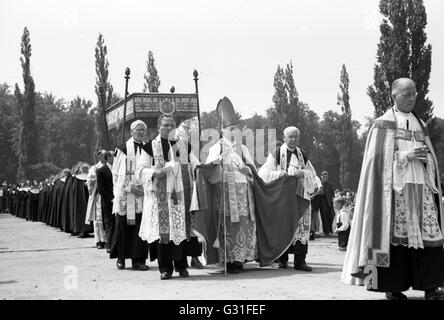 Dresde, DDR, procession du Corpus Christi dans le grand jardin Banque D'Images