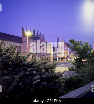 Rostock, DDR, l'hôtel de ville sur le Neuer Markt de nuit Banque D'Images