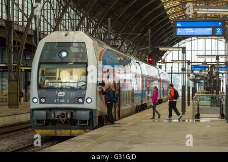 Prague, République tchèque, le train Ceske suavidade dans la gare centrale de Prague Banque D'Images