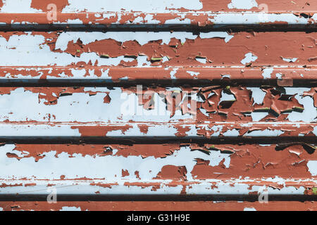 Vieux mur de métal avec de la peinture, les couches de texture de fond grunge Banque D'Images