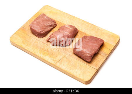 D'Autruche cuit (Struthio camelus) steaks de viande isolated on a white background studio. Banque D'Images