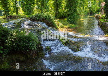 La belle nature et des cascades dans le village de Rastoke, Croatie Banque D'Images