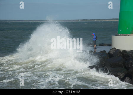 Rostock, Allemagne, de hautes vagues durant les tempêtes à Warnemuender Beacon Banque D'Images