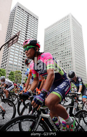 Tokyo, Japon. 5 juin, 2016. Cycliste japonais Yukiya Arashiro de Lampre-Merida commence la dernière étape du Tour du Japon à Tokyo le dimanche 5 juin 2016. Arashiro, membre de la Rio de Janeiro Jeux Olympiques a remporté la finale du Étape du Tour du Japon. Credit : Yoshio Tsunoda/AFLO/Alamy Live News Banque D'Images