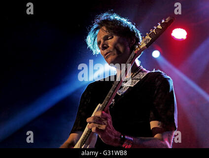 Manchester, UK. 5 mai, 2016. L'exécution de Steve Vai sur sa 'passion' et la guerre 25e anniversaire World Tour à la Manchester Ritz Crédit : Ernie Pollard/Alamy Live News Banque D'Images