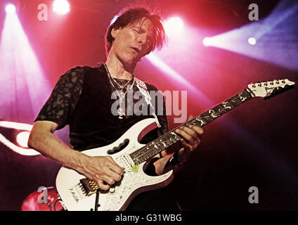 Manchester, UK. 5 mai, 2016. L'exécution de Steve Vai sur sa 'passion' et la guerre 25e anniversaire World Tour à la Manchester Ritz Crédit : Ernie Pollard/Alamy Live News Banque D'Images