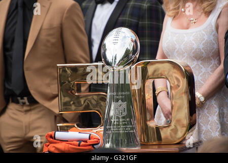 Washington, District de Columbia, Etats-Unis. 6 juin, 2016. Le président Barack Obama, bienvenue le Champion du Super Bowl Broncos de Denver à la Maison Blanche en l'honneur de l'équipe et leur victoire du Super Bowl 50 l'événement a eu lieu dans la roseraie de la Maison Blanche : Crédit Ricky Fitchett/ZUMA/Alamy Fil Live News Banque D'Images