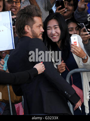 Hollywood, CA, USA. 6 juin, 2016. 06 juin 2016 - Hollywood, Californie - Travis Fimmel. Arrivés pour la premiere de Legendary Pictures et Universal Pictures' ''Warcraft'' tenue à l'IMAX Théâtre chinois de Grauman. Crédit photo : Birdie Thompson/AdMedia Crédit : Birdie Thompson/AdMedia/ZUMA/Alamy Fil Live News Banque D'Images