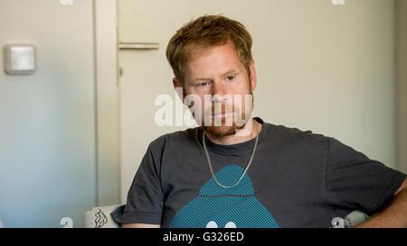 Musicien Pierre Baigorry (Peter Fox, semences) offre une entrevue sur la 'paix x Peace' Festival à Berlin, Allemagne, 02 juin 2016. Photo : Henrik Josef Boerger/dpa Banque D'Images