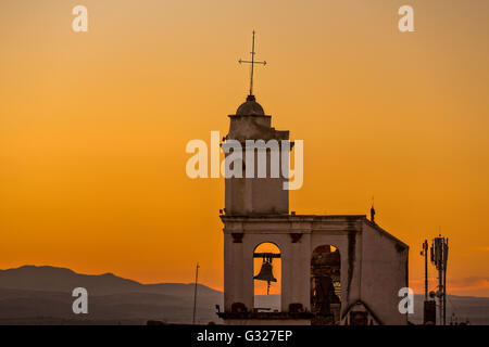 Le clocher de l'Templo de la Tercera Orden ou l'Église du troisième ordre au coucher du soleil dans le centre historique de San Miguel de Allende, Mexique. Banque D'Images