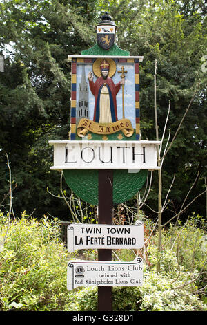 L'affichage à l'entrée de Louth, jumelée à La Ferté Bernard. Les signes sont à la jonction de Westgate et St Mary's Lane. Banque D'Images