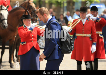 Harry l'Angleterre Kane arrive à l'Hôtel de l'équipe, l'Auberge du Jeu de Paume, Chantilly. Banque D'Images