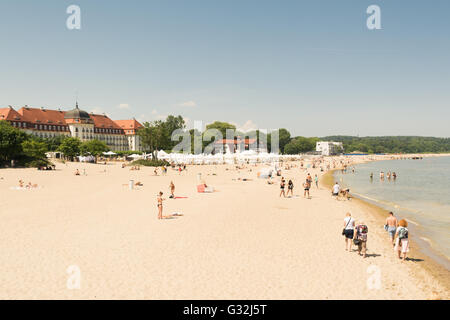 Sopot - Grand Hotel et plage de la petite ville balnéaire et touristique de la Baie de Gdansk, la mer Baltique, la Pologne, l'Europe Banque D'Images