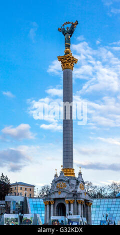 Monument de l'indépendance, symbole de l'indépendance de l'Ukraine et la Révolution Orange, la place de l'Ukraine de Kiev. Banque D'Images