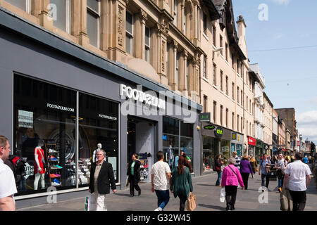 Voir très animé d'Argyll Street une rue commerçante populaire à Glasgow, Ecosse, Royaume-Uni Banque D'Images