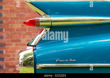 1959 Cadillac Coupe de Ville convertible. Forte queue avec deux feux arrière balle résumé à Bicester Patrimoine canadien . Oxfordshire, Angleterre Banque D'Images