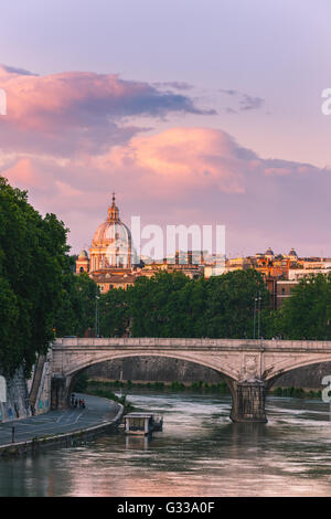 Sant' Ambrogio e Carlo al Corso (généralement connu simplement comme San Carlo al Corso) est une basilique à Rome, Italie Banque D'Images