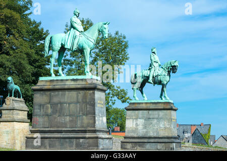 Statue équestre de l'empereur Friedrich Barbarossa et Wilhelm Der Grosse, le Palais Impérial Kaiserpfalz (), Goslar, Allemagne Banque D'Images