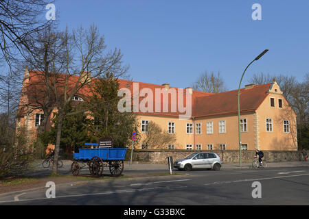 Domaene Dahlem, Koenigin-Luise-Strasse, à Dahlem, Berlin, Deutschland / Königin-Luise-Strasse, Domäne Banque D'Images