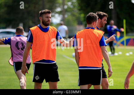 L'Irlande du Nord Stuart Dallas pendant une session de formation au Parc de Montchervet, Saint-Georges-de-Reneins. Banque D'Images