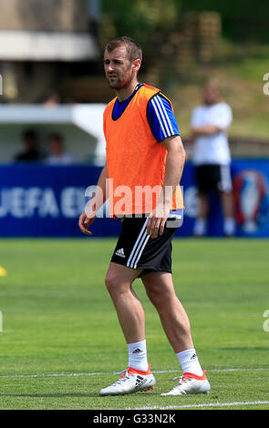 Niall McGinn de l'Irlande du Nord pendant une session de formation au Parc de Montchervet, Saint-Georges-de-Reneins. ASSOCIATION DE PRESSE Photo. Photo date : mardi 7 juin 2016. Voir l'ACTIVITÉ DE SOCCER histoire n'Irlande. Crédit photo doit se lire : Jonathan Brady/PA Wire. RESTRICTIONS : Utiliser l'objet de restrictions. Usage éditorial uniquement. Pas d'utilisation commerciale. Appelez le  +44 (0)1158 447447 pour plus d'informations Banque D'Images