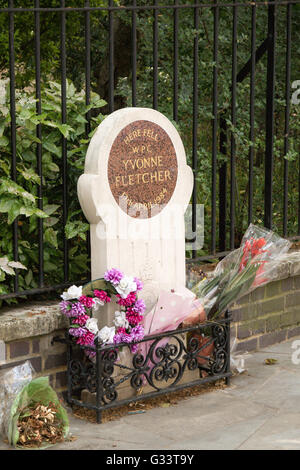 Londres, Royaume-Uni - Juin 5th, 2016 : le mémorial au CPA Yvonne Fletcher, tourné à l'extérieur de l'ambassade de Libye à Londres 17 Apr Banque D'Images