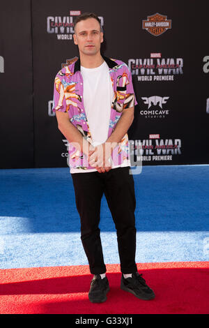 Celebriteis assister à la première mondiale de 'Captain America : Guerre Civile" au Kodak Theater à Hollywood. Avec : Nick Où : Los Angeles, California, United States Quand : 12 Avr 2016 Banque D'Images