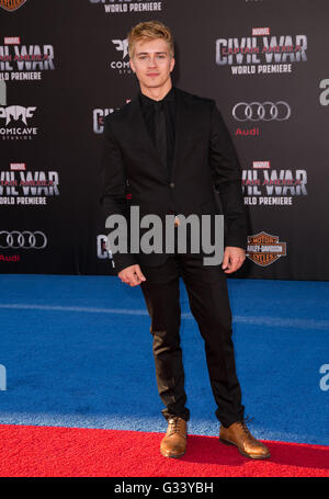 Celebriteis assister à la première mondiale de 'Captain America : Guerre Civile" au Kodak Theater à Hollywood. Avec : Guest Où : Los Angeles, California, United States Quand : 12 Avr 2016 Banque D'Images