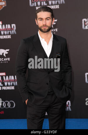 Celebriteis assister à la première mondiale de 'Captain America : Guerre Civile" au Kodak Theater à Hollywood. Avec : Guest Où : Los Angeles, California, United States Quand : 12 Avr 2016 Banque D'Images