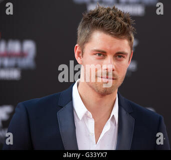 Celebriteis assister à la première mondiale de 'Captain America : Guerre Civile" au Kodak Theater à Hollywood. Avec : Luke Mitchell Où : Los Angeles, California, United States Quand : 12 Avr 2016 Banque D'Images