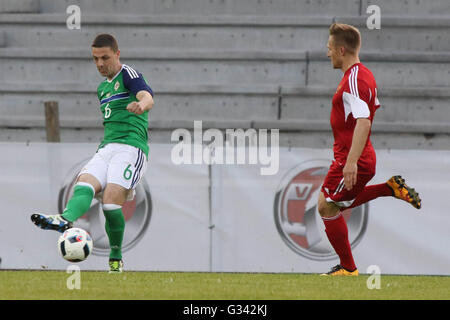 27 mai 2016 - Vauxhall Défi International (Friendly). L'Irlande du Nord 3 Belarus 0. L'Irlande du Nord Chris Baird (6) durant le jeu. Banque D'Images