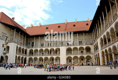 Cour du château de Wawel Krakow Pologne Banque D'Images