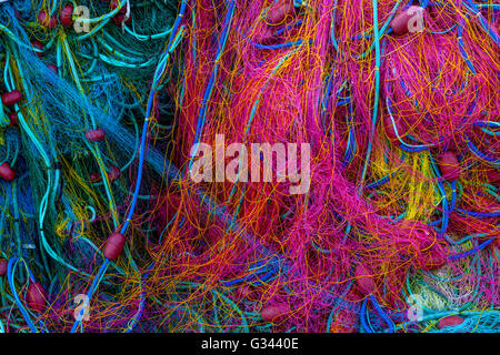 Filets de pêche colorés, Naxos, l'île de Corfou, Grèce Banque D'Images