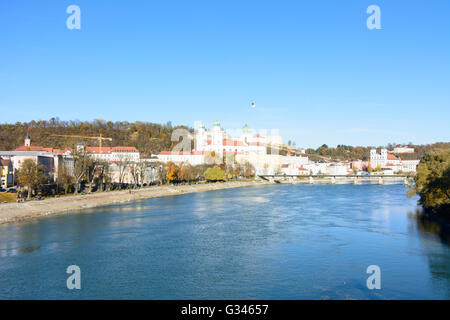 Vue de l'Innsteg sur la vieille ville, de la cathédrale et de l'Inn, Allemagne, Bavière, Bayern, Niederbayern, Passau, Basse-Bavière Banque D'Images