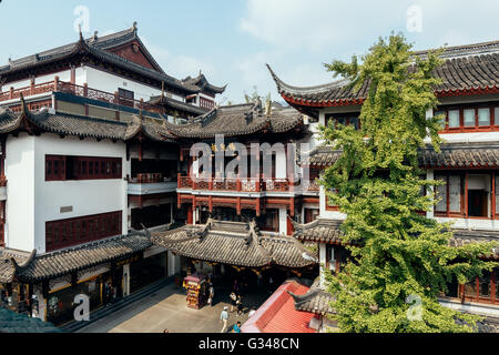 Shanghai, Chine - 16 octobre 2015 : l'architecture chinoise traditionnelle dans le Jardin Yuyuan. Banque D'Images