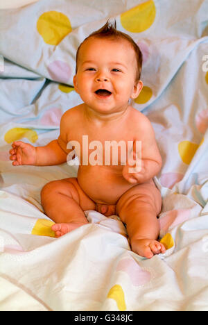 Deux mois laughing baby Banque D'Images