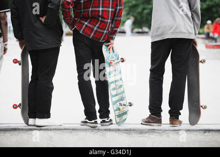 Moscou - 15 MAI 2016 : concours de skate de rue par Levi's et Traektoriya boardshop. Équitation patineurs skate park béton Sadovniki Banque D'Images