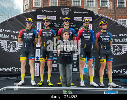 Croydon, London, UK. 7 juin 2016. Pearl Izumi Tour Série 9 Série soir course à travers le centre de Croydon sur 1km de route fermée avec 8 lacets. Credit : sportsimages/Alamy Live News. Banque D'Images