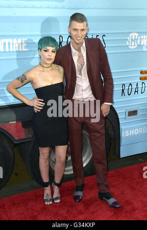 Ashley Nicolette Frangipane / Halsey et Richard Colson Baker / Machine Gun Kelly pour assister à la première du spectacle 'Roadies' au théâtre à l'hôtel Ace 06 juin 2016, à Los Angeles, Californie. | Verwendung weltweit Banque D'Images