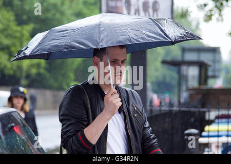 Regents, London, UK 8 Juin 2016 - Après un matin chaud et humide, les pluies dans le nord de Londres : Crédit Dinendra Haria/Alamy Live News Banque D'Images