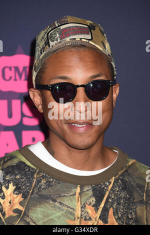 Nashville, Tennessee, USA. 8 juin, 2016. 08 juin 2016 - Nashville, Tennessee - Pharrell. CMT Music Awards 2016 qui a eu lieu chez Bridgestone Arena. Crédit photo : Laura Crédit : FarrAdMedia AdMedia/ZUMA/Alamy Fil Live News Banque D'Images