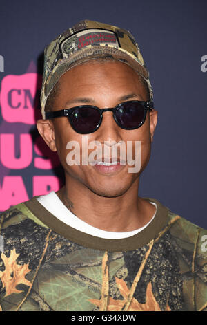 Nashville, Tennessee, USA. 8 juin, 2016. 08 juin 2016 - Nashville, Tennessee - Pharrell. CMT Music Awards 2016 qui a eu lieu chez Bridgestone Arena. Crédit photo : Laura Crédit : FarrAdMedia AdMedia/ZUMA/Alamy Fil Live News Banque D'Images