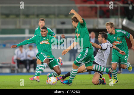 Gerson, # 35, rapide et Rade Prica, # 9 Trondheim, lutte pour le ballon pendant le match de football Ligue Europa le 20 septembre Banque D'Images