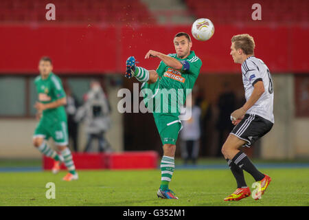 Steffen Hoffmann, # 11, rapide et Borek Dockal # 8, Trondheim, lutte pour le ballon pendant le match de football Ligue Europa sur Banque D'Images