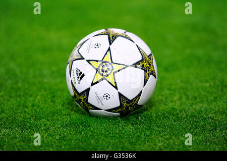 Ligue des Champions Adidas ball, Ligue des Champions, Borussia Dortmund vs Real Madrid, 2-1, stade Signal Iduna Park, Dortmund Banque D'Images