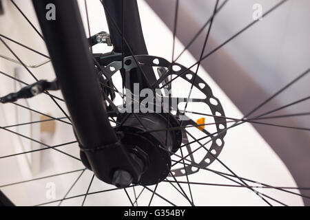 Moyeu de roue avant de vélo avec frein à disque hydraulique libre shot Banque D'Images